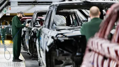 Jaguar Land Rover Supply Chain Staff Reportedly Told to Register for Universal Credit, Union Claims