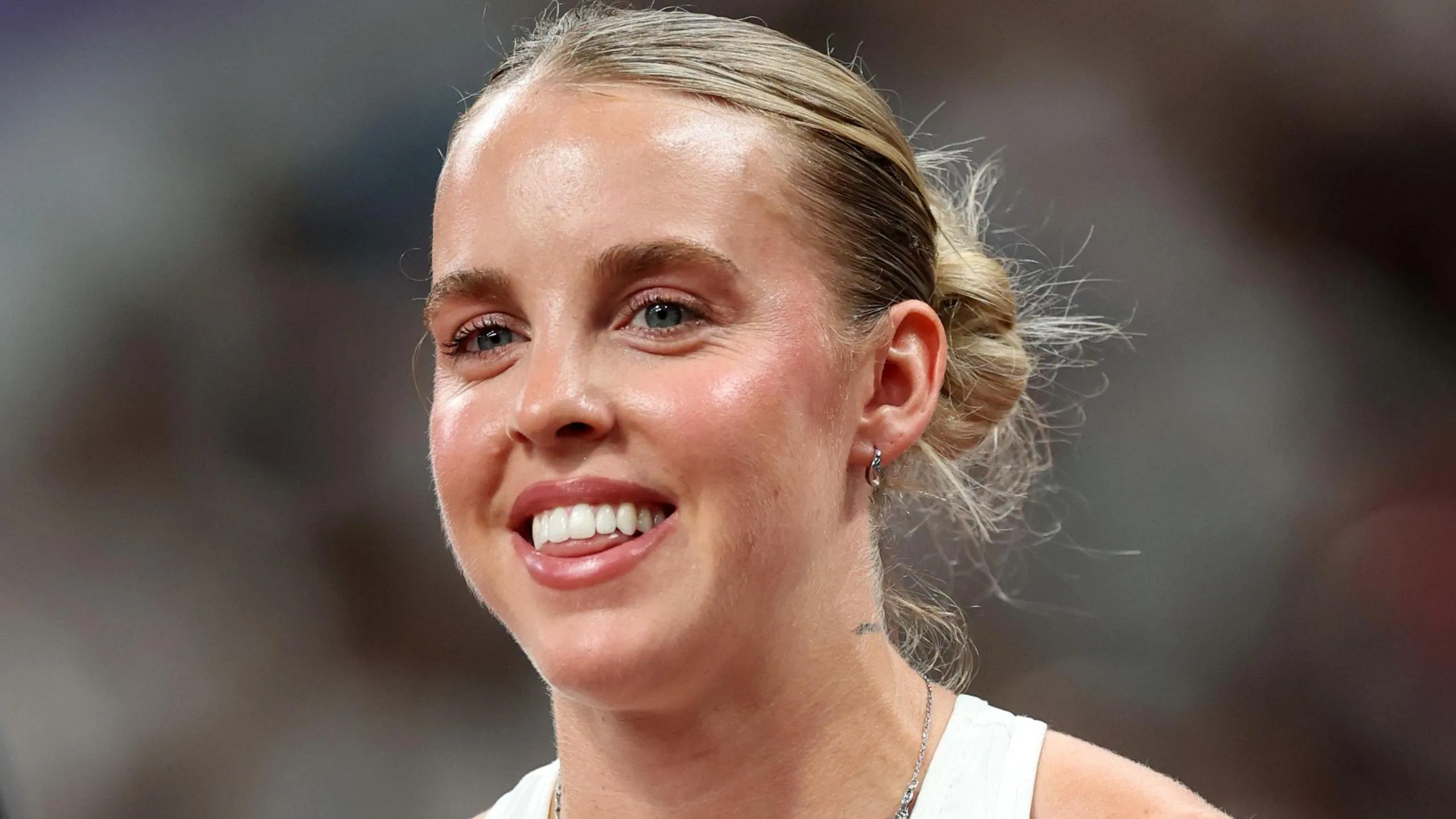 Hodgkinson Begins World Title Quest with Winning Start