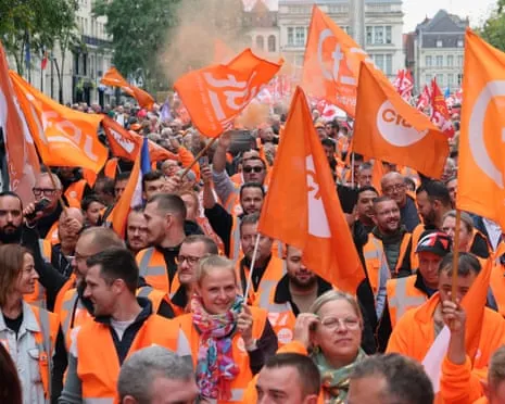 France-Wide Strike Movement Draws Hundreds of Thousands Taking to the Streets Across France